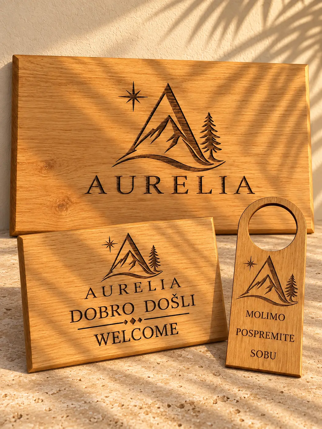 Drveni hotelski door hanger kao deo welcome seta